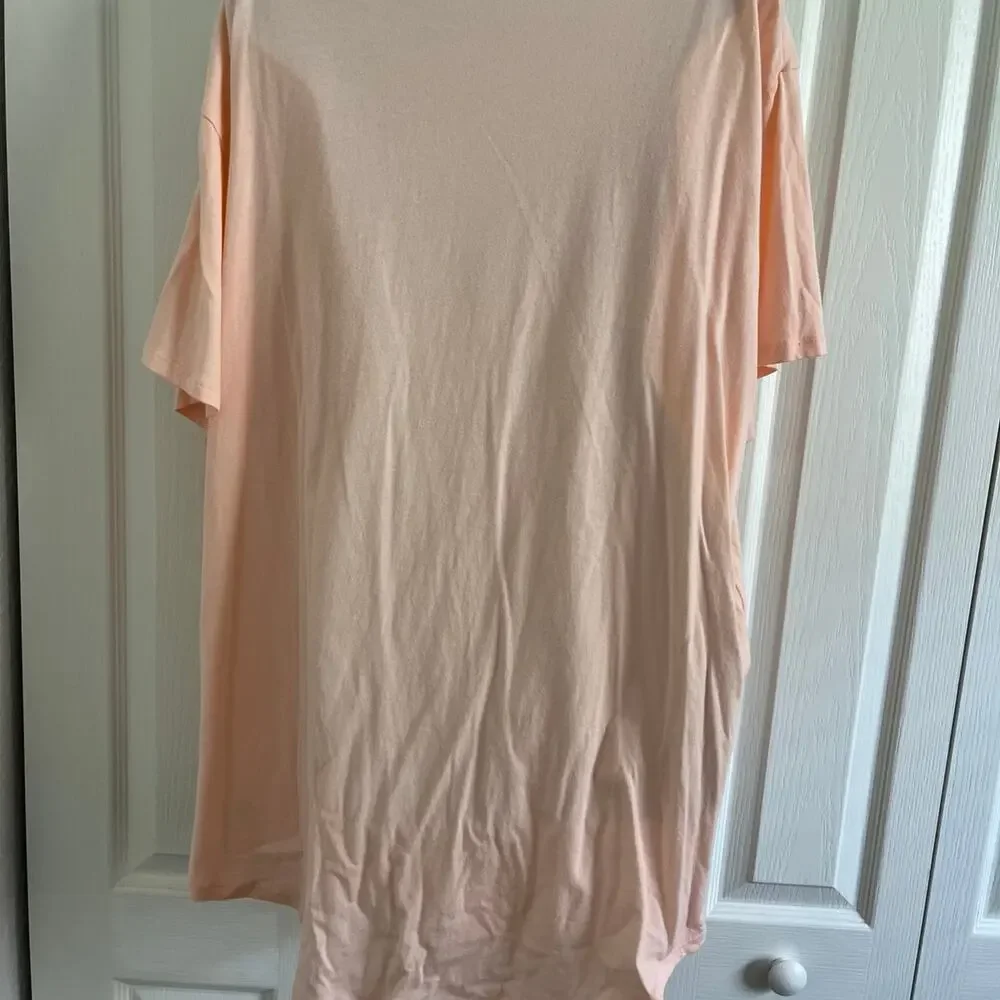 Men’s plus Elongated Tee curved Hem size 2xl light Pink or peach 100% cotton.
